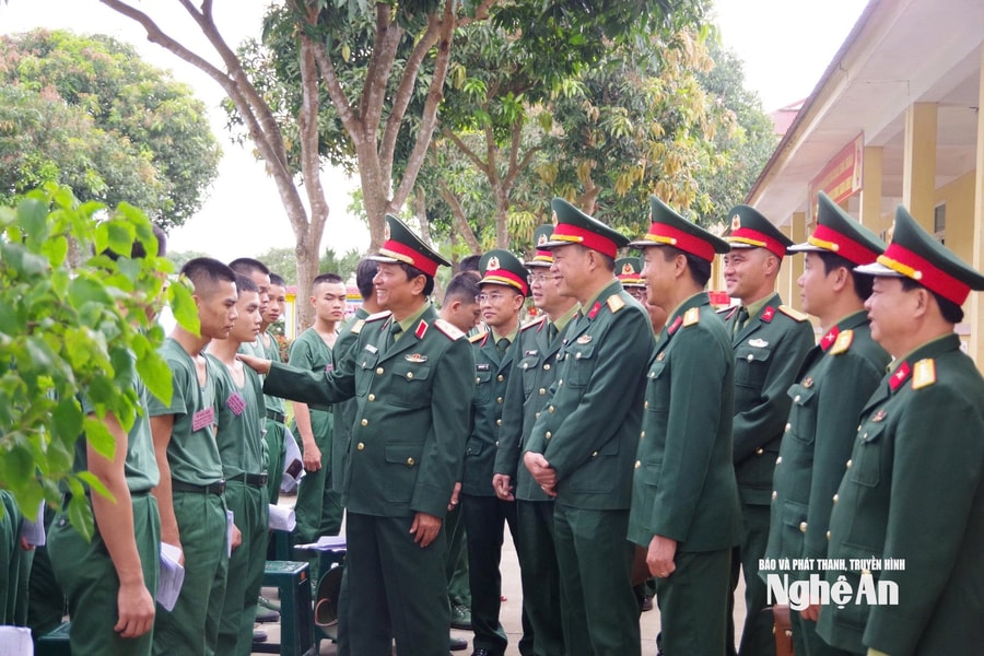 Lực lượng vũ trang Quân khu 4: Phấn đấu xứng danh truyền thống anh hùng