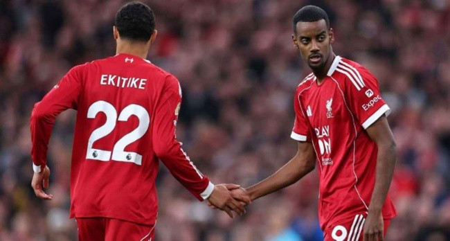 Liverpool mất Hugo Ekitike 9 tháng: Cơ hội cuối để Alexander Isak chứng minh giá trị 125 triệu bảng