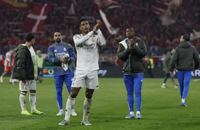 Real Madrid đối mặt khủng hoảng niềm tin: Từ sự lạc lối của Bellingham đến cái tôi của Vinicius