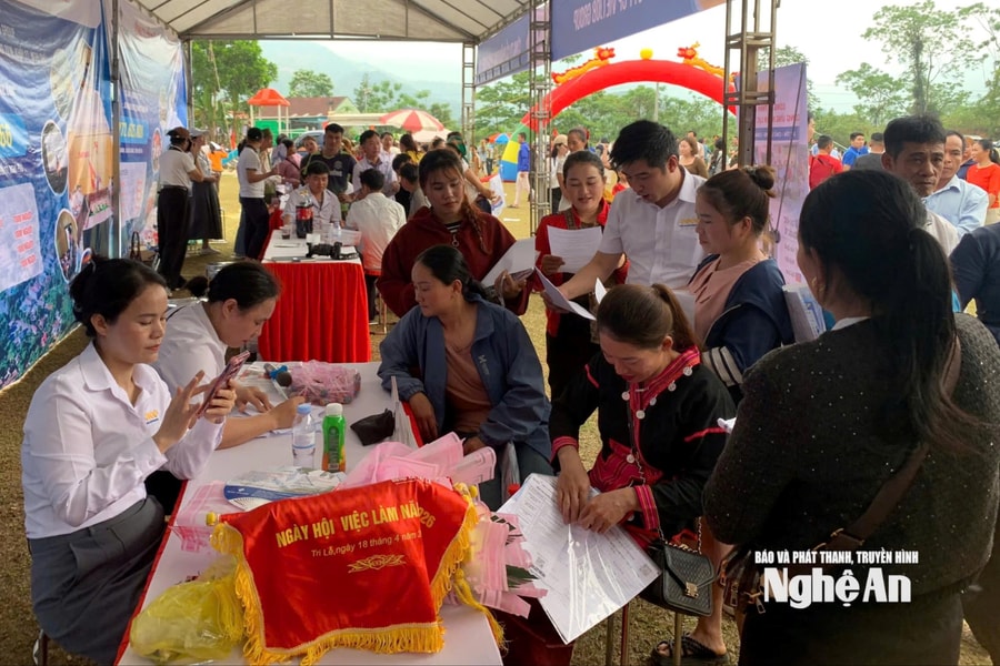 Có 15.000 vị trí việc làm cho lao động vùng biên Nghệ An