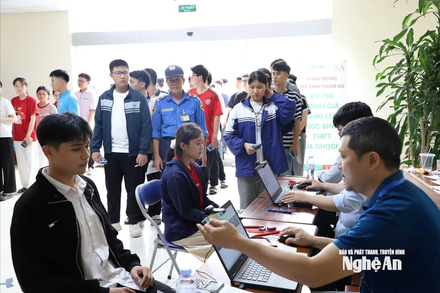 Hơn 1.600 học sinh lớp 12 tham dự Kỳ thi đánh giá năng lực tại Nghệ An