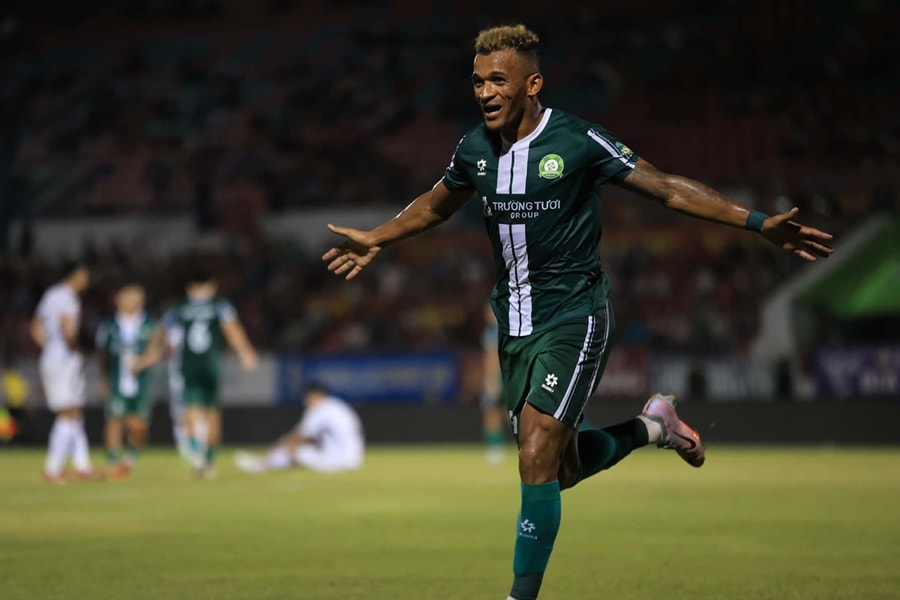 Alex Sandro lập cú đúp giúp Trường Tươi Đồng Nai đè bẹp Quảng Ninh 3-0