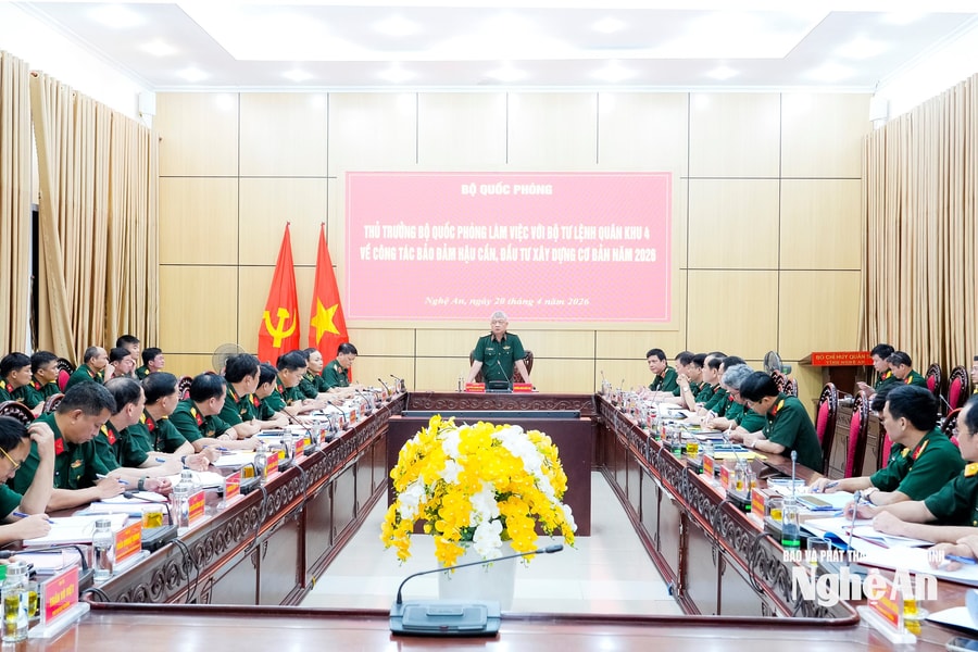 Thứ trưởng Bộ Quốc phòng kiểm tra công tác bảo đảm hậu cần, đầu tư xây dựng cơ bản tại Quân khu 4
