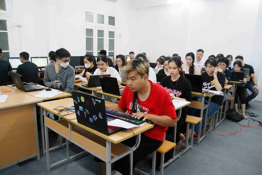 Công nghệ thông tin và Khoa học máy tính: Nên học ngành nào dễ xin việc hơn?