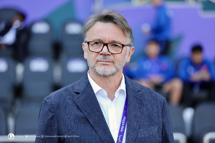 HLV Philippe Troussier tái xuất bóng đá Việt Nam với sứ mệnh đào tạo trẻ