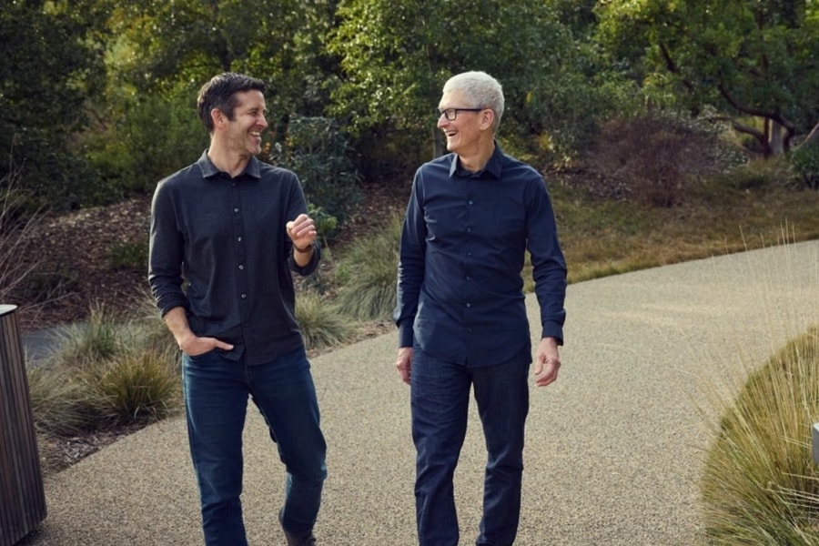 Tim Cook rời ghế CEO Apple: John Ternus kế nhiệm và bước ngoặt lịch sử tại Cupertino
