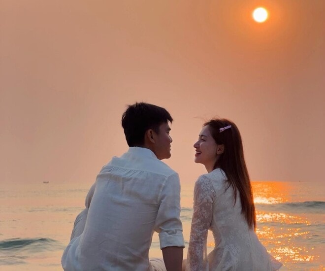 Hòa Minzy phản hồi về việc chia sẻ hình ảnh đời tư cùng Đại úy Thăng Văn Cương