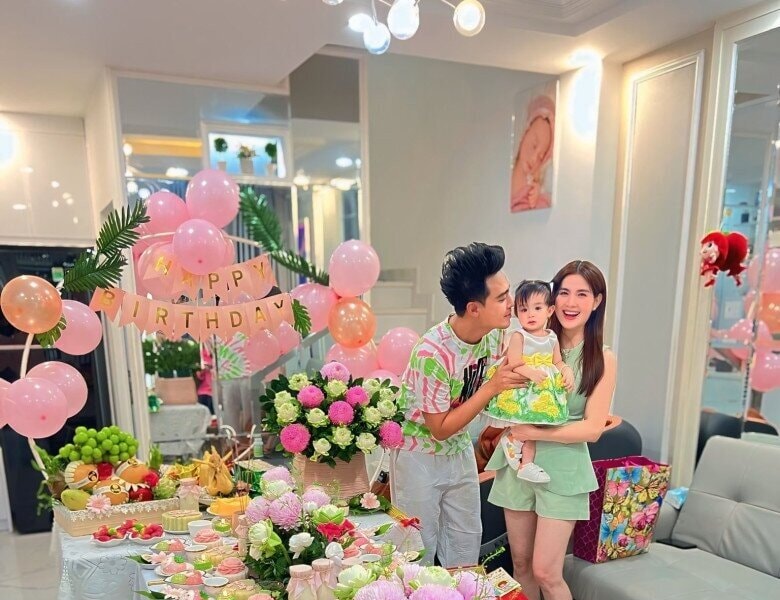 Con sao Việt bốc micro ngày thôi nôi: Quý tử nhà Mai Ngọc và ái nữ nhà Puka gây chú ý