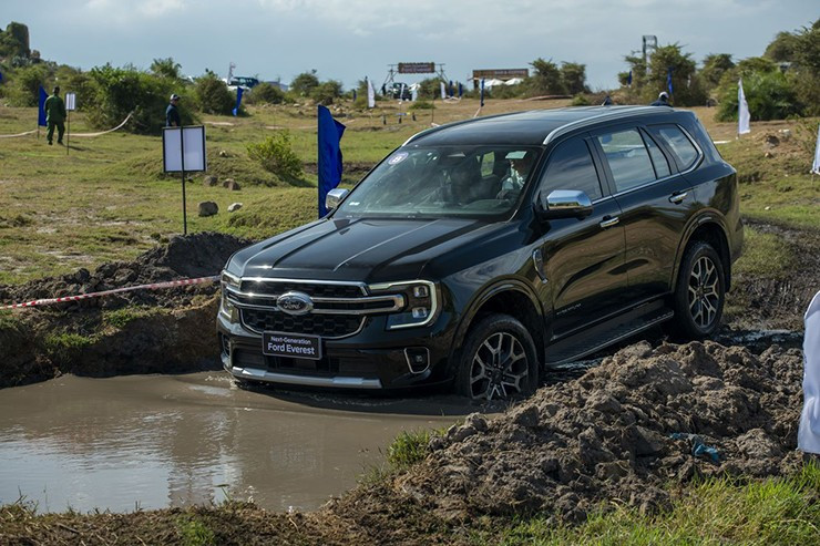Giá xe Ford Everest 2026: Cập nhật chi phí lăn bánh và thông số kỹ thuật mới nhất