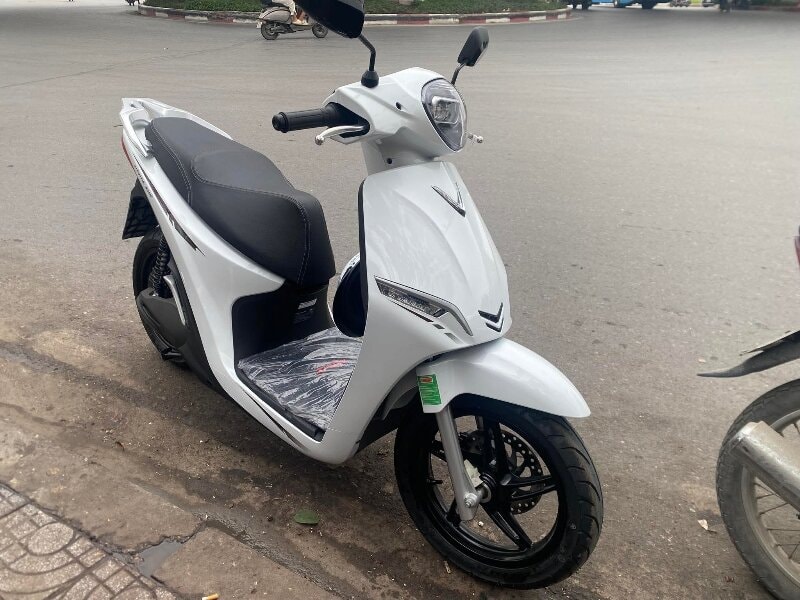 VinFast Feliz 2025 giảm giá kỷ lục còn từ 24,3 triệu đồng, đi được 262 km một lần sạc