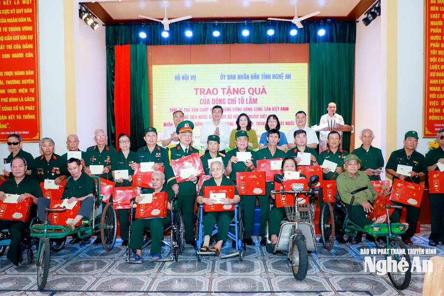 Trao tặng quà của Tổng Bí thư, Chủ tịch nước Tô Lâm tới các thương, bệnh binh tại Trung tâm Điều dưỡng thương binh Nghệ An