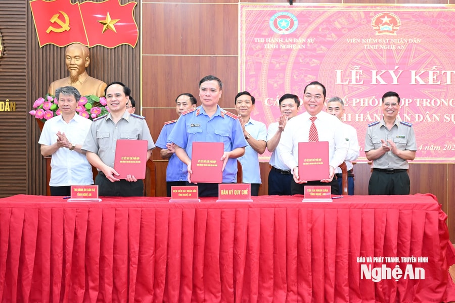Các cơ quan tư pháp tỉnh ký kết Quy chế phối hợp liên ngành trong công tác thi hành án dân sự