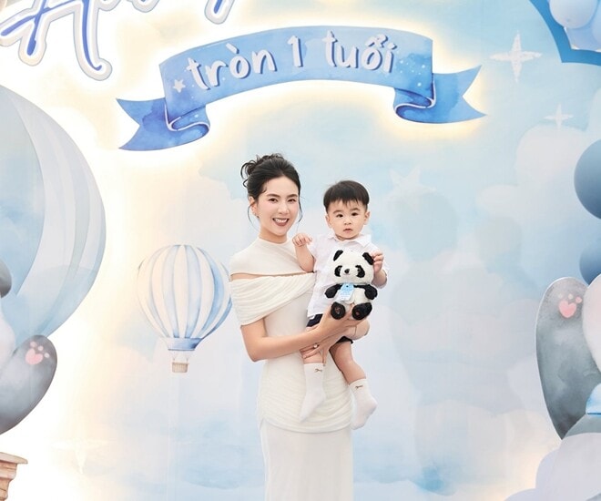 MC Mai Ngọc khoe nhan sắc rạng rỡ và quý tử điển trai trong tiệc sinh nhật 1 tuổi