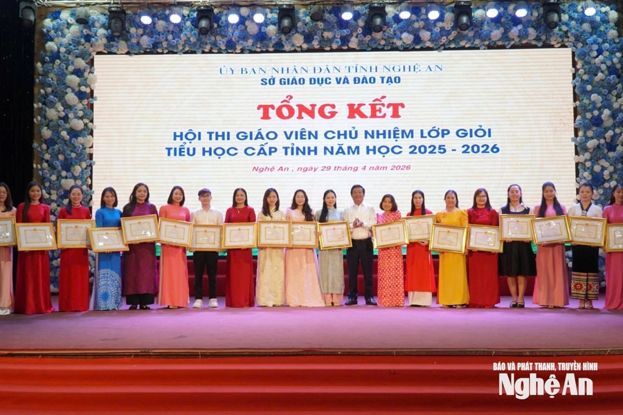 Nghệ An khen thưởng 76 giáo viên chủ nhiệm giỏi cấp tiểu học