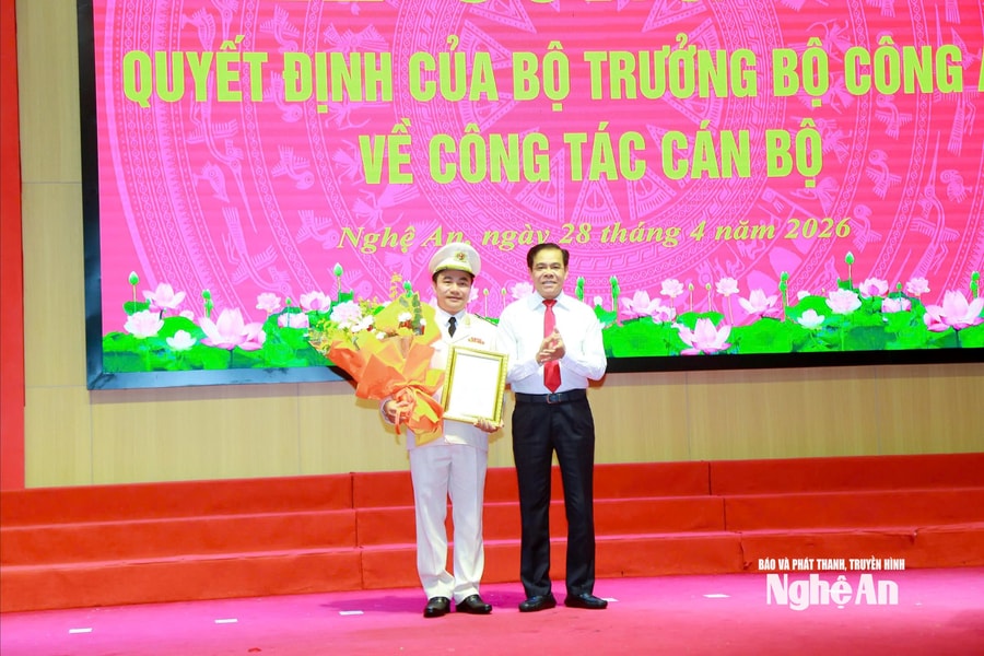 Công bố quyết định điều động và bổ nhiệm Phó Giám đốc Công an tỉnh Nghệ An