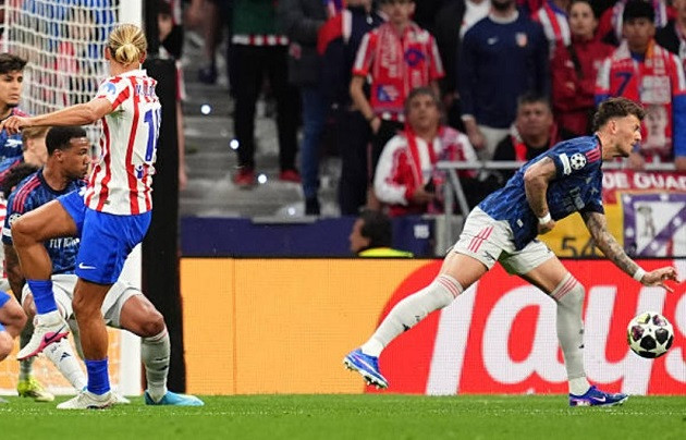 Sai lầm của Ben White trước Atletico Madrid: Arsenal cần sớm tìm phương án thay thế