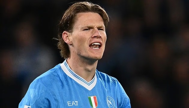 Radja Nainggolan gọi Scott McTominay là cầu thủ trung bình bất chấp phong độ đỉnh cao tại Napoli