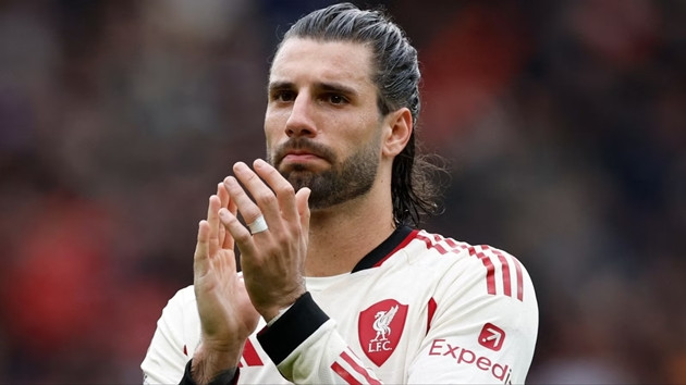 Dominik Szoboszlai bị fan MU mỉa mai sau hành động khiêu khích tại Old Trafford