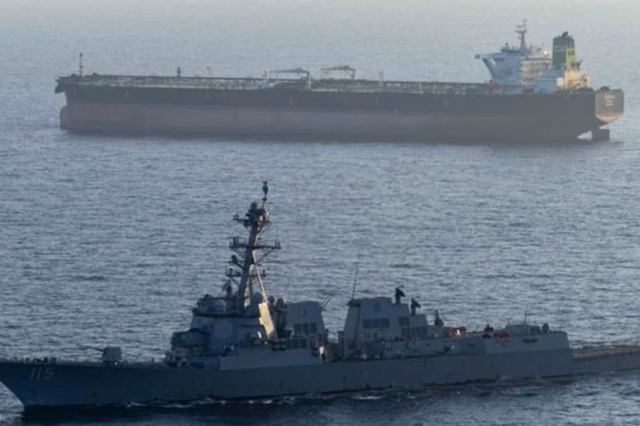 Iran cảnh báo biến eo biển Hormuz thành nghĩa địa tàu chiến Mỹ