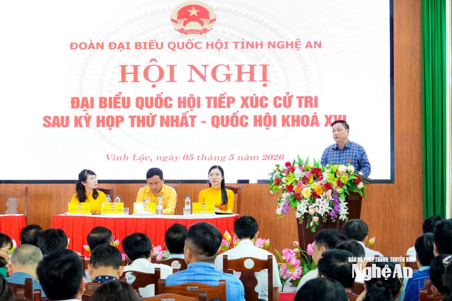 Giám đốc Học viện Chính trị Quốc gia Hồ Chí Minh và Bí thư Tỉnh ủy Nghệ An tiếp xúc cử tri phường Vinh Lộc