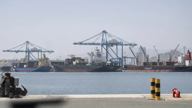 Iran triển khai tên lửa và UAV tại eo biển Hormuz, bác bỏ thông tin bị Mỹ đánh chìm tàu