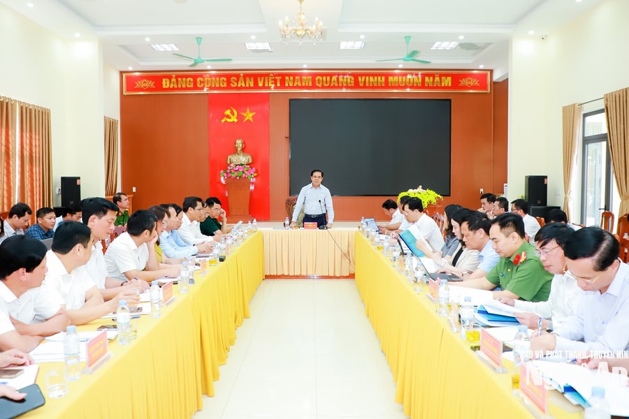 Chủ tịch UBND tỉnh Võ Trọng Hải làm việc với các xã: Nam Đàn, Kim Liên, Vạn An, Đại Huệ, Thiên Nhẫn