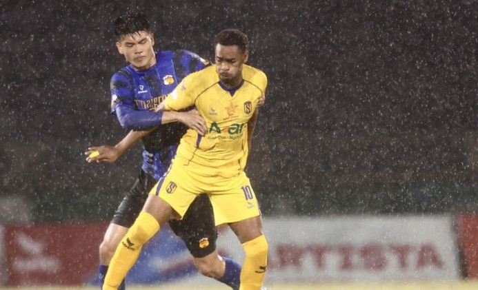 Vòng 22 V-League 2025/2026 biến động mạnh: 10 trụ cột vắng mặt vì án treo giò