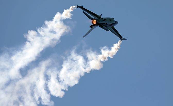 Tiêm kích F-16 Ukraine thoát hiểm trước tên lửa R-77 Nga nhờ kỹ thuật Nightingale