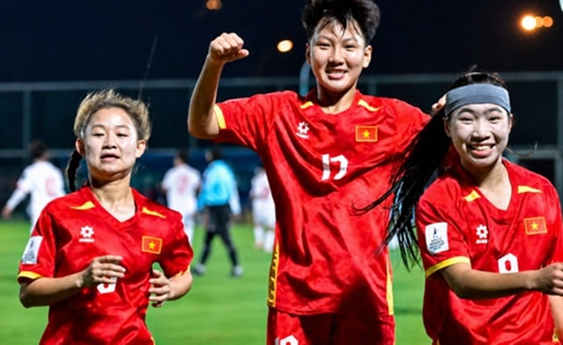 U17 nữ Việt Nam vào tứ kết châu Á sau hai siêu phẩm đá phạt trước Myanmar