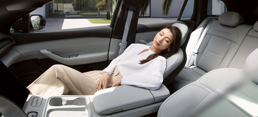 Ghế không trọng lực trên ô tô: Xu hướng tiện nghi mới và những tranh luận về độ an toàn