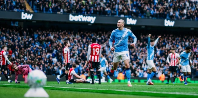 Man City đánh bại Brentford 3-0: Jeremy Doku rực sáng, Haaland phả hơi nóng lên Arsenal