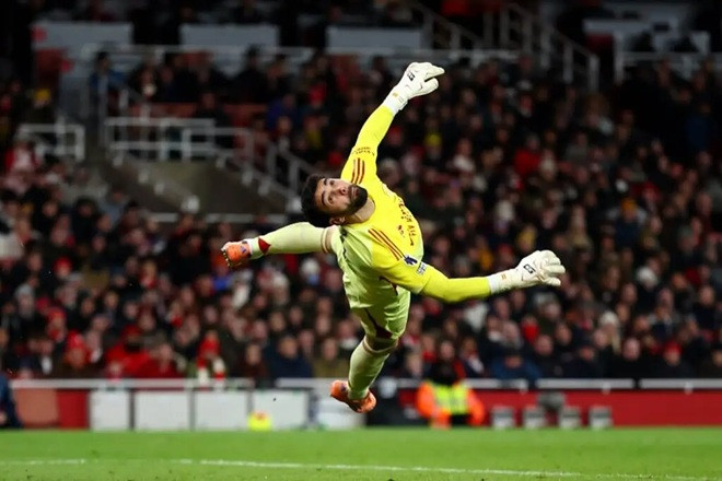 David Raya đoạt Găng tay Vàng: 5 pha cứu thua ngoạn mục đưa Arsenal sát ngôi vương