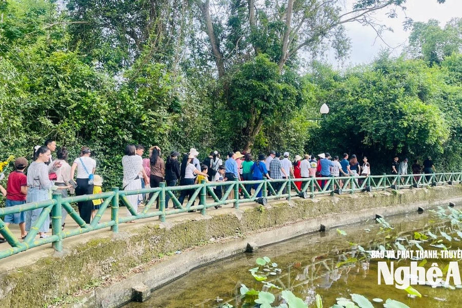 Những người thầm lặng gìn giữ kỷ vật của Bác Hồ tại Làng Sen