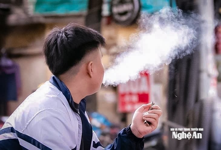[Infographic] Từ 15/5/2026, phạt tiền đến 10 triệu đồng đối với hành vi chứa chấp người khác sử dụng thuốc lá điện tử