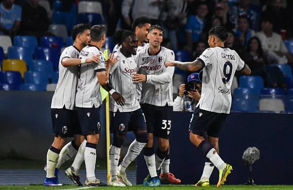 Napoli 2-3 Bologna: Jonathan Rowe gieo sầu cho đoàn quân Antonio Conte ở phút 90+1