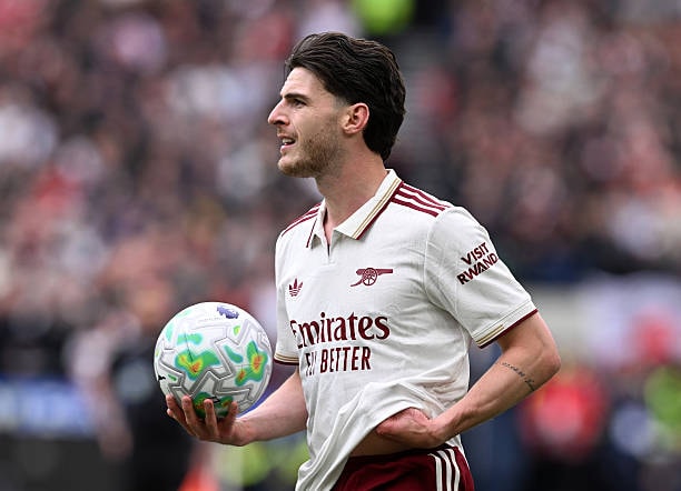 Arsenal vượt ải London Stadium: Nỗi lo từ những bước chạy của Declan Rice