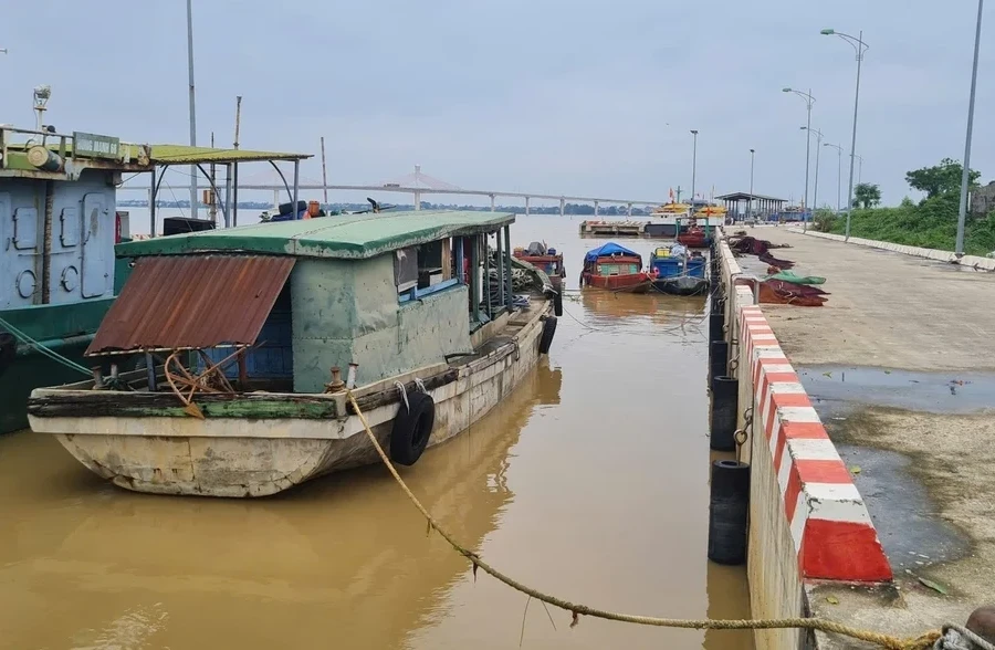 Đầu tư hơn 100 tỷ đồng, vì sao cảng cá Cửa Hội vẫn đìu hiu?