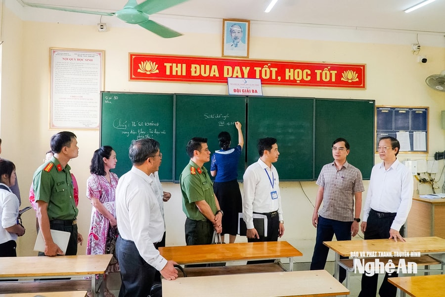 Lãnh đạo Bộ Giáo dục và Đào tạo kiểm tra công tác chuẩn bị tổ chức Kỳ thi tốt nghiệp THPT tại Nghệ An