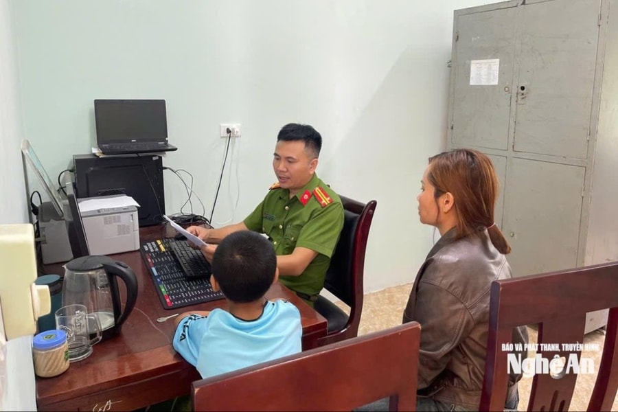 Công an xã Vân Du xác minh thông tin bé trai nghi bị bạo hành