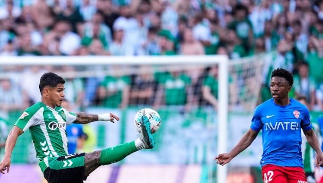 Real Betis chính thức giành vé dự Champions League sau chiến thắng kịch tính trước Elche