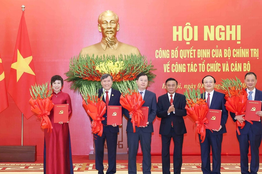 Điều chỉnh một số chức danh lên diện Bộ Chính trị, Ban Bí thư quản lý