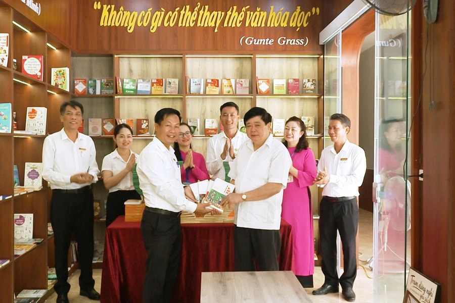 PGS. TS, nhà văn Nguyễn Thế Kỷ: “Nước non vạn dặm" là bộ tiểu thuyết mơ ước của đời tôi”