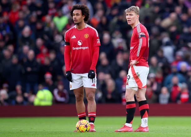 MU thanh lý hàng công 108 triệu bảng: Joshua Zirkzee và Rasmus Hojlund trên đường rời Old Trafford