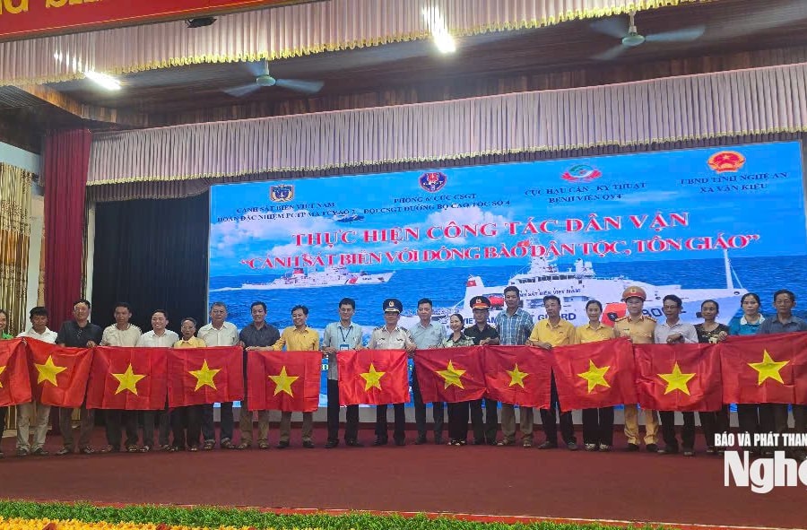 Cảnh sát biển đồng hành với đồng bào dân tộc, tôn giáo tại Nghệ An