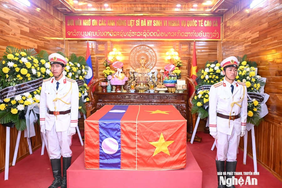 Trang nghiêm lễ cầu siêu các liệt sĩ quân tình nguyện và chuyên gia Việt Nam tại Lào