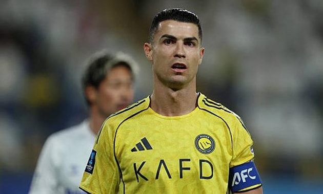 Cristiano Ronaldo từ chối nhận huy chương sau thất bại của Al Nassr tại chung kết châu Á