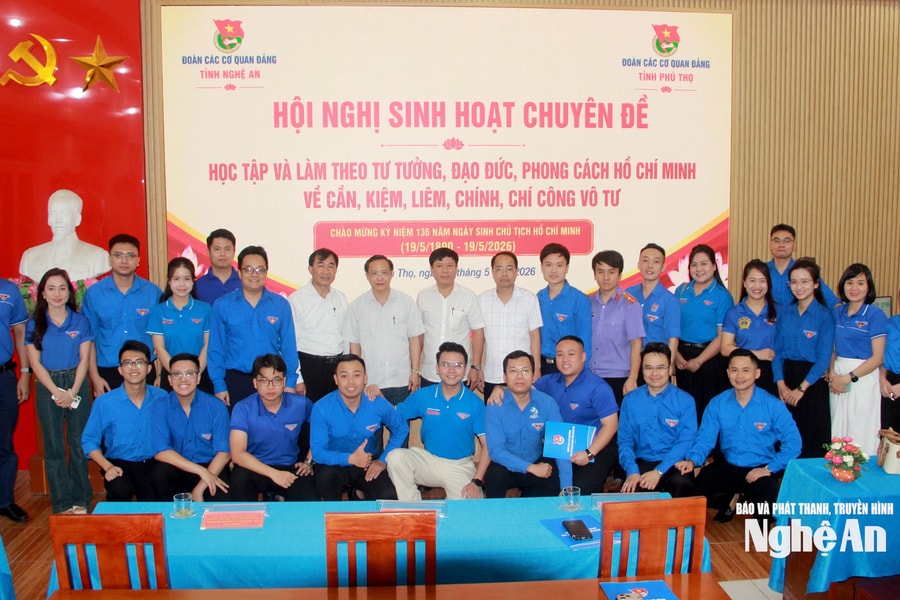 Đoàn Các cơ quan Đảng tỉnh Nghệ An và Phú Thọ sinh hoạt chuyên đề học tập và làm theo tấm gương đạo đức Hồ Chí Minh