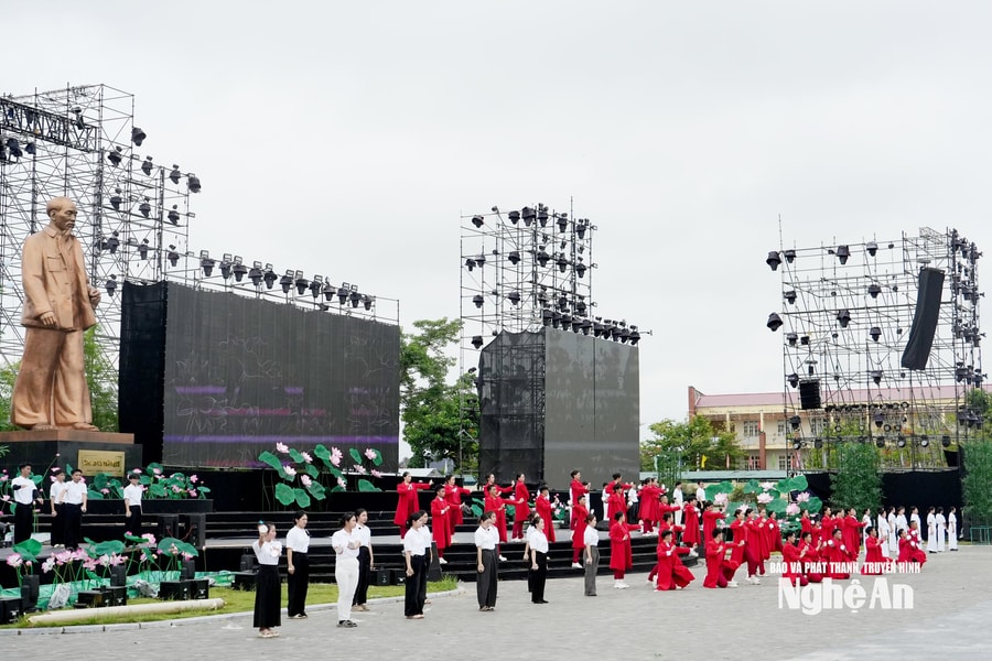 Tổng duyệt Chương trình khai mạc “Lễ hội Làng Sen” năm 2026