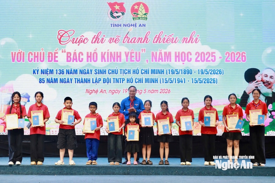 Hơn 100 em học sinh tham gia cuộc thi vẽ tranh thiếu nhi với chủ đề “Bác Hồ kính yêu”