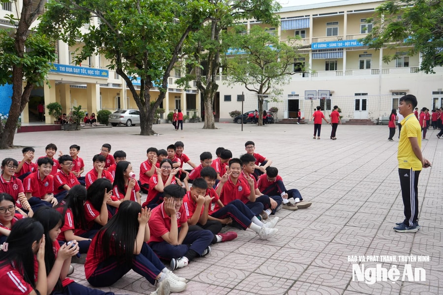 Nghệ An: 47 học sinh của xã Lam Thành được tiếp nhận về học tại phường Trường Vinh